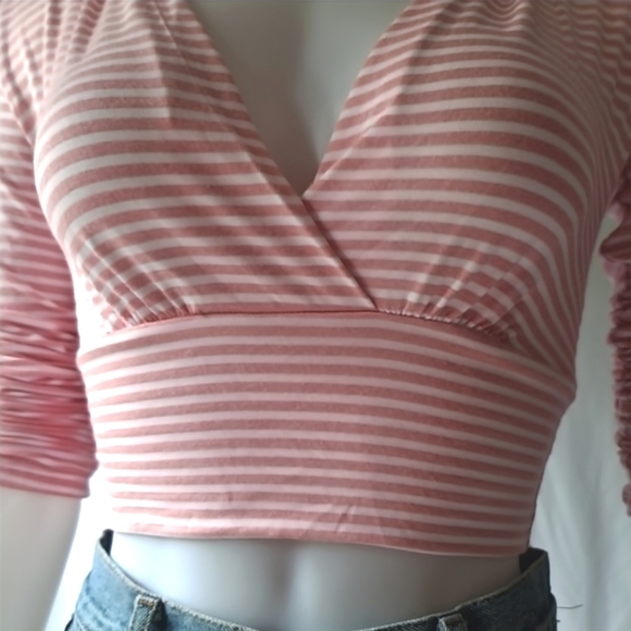 UK2LA Petite V-Neck Pink and White Wrapped Striped Crop Top Size S - Picture 4 of 12